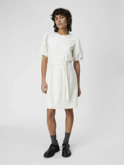 OBJECT Klänningar*BRODERIE ANGLAISE KORT KLÄNNING Cloud Dancer